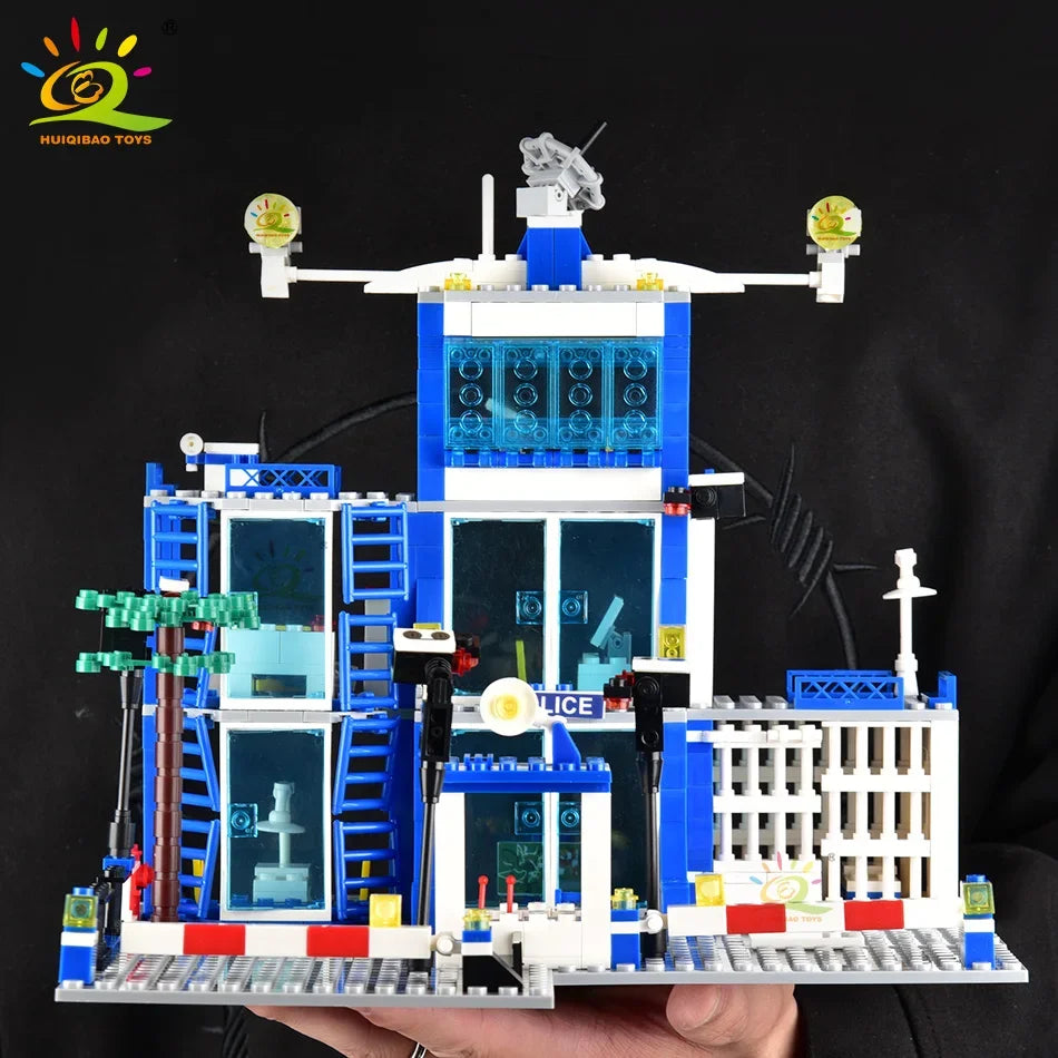 Police Station Building Blocks Set HUIQIBAO 753PCS DIY Car Figures Bricks Educational Toys For Children Adult Gift